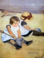 Kinder spielen am Strand Mütter Kinder Mary Cassatt